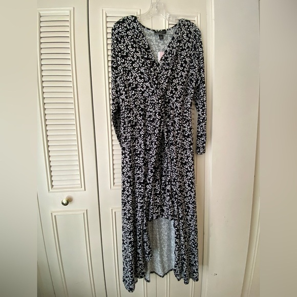 A Pea in the Pod Dresses & Skirts - A Pea in a pod nursing dress